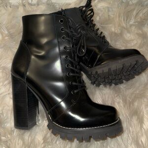 Heel boots